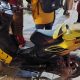 ACCIDENT pe Memorandumului: A lovit un moped din spate şi l-a proiectat în altă maşină