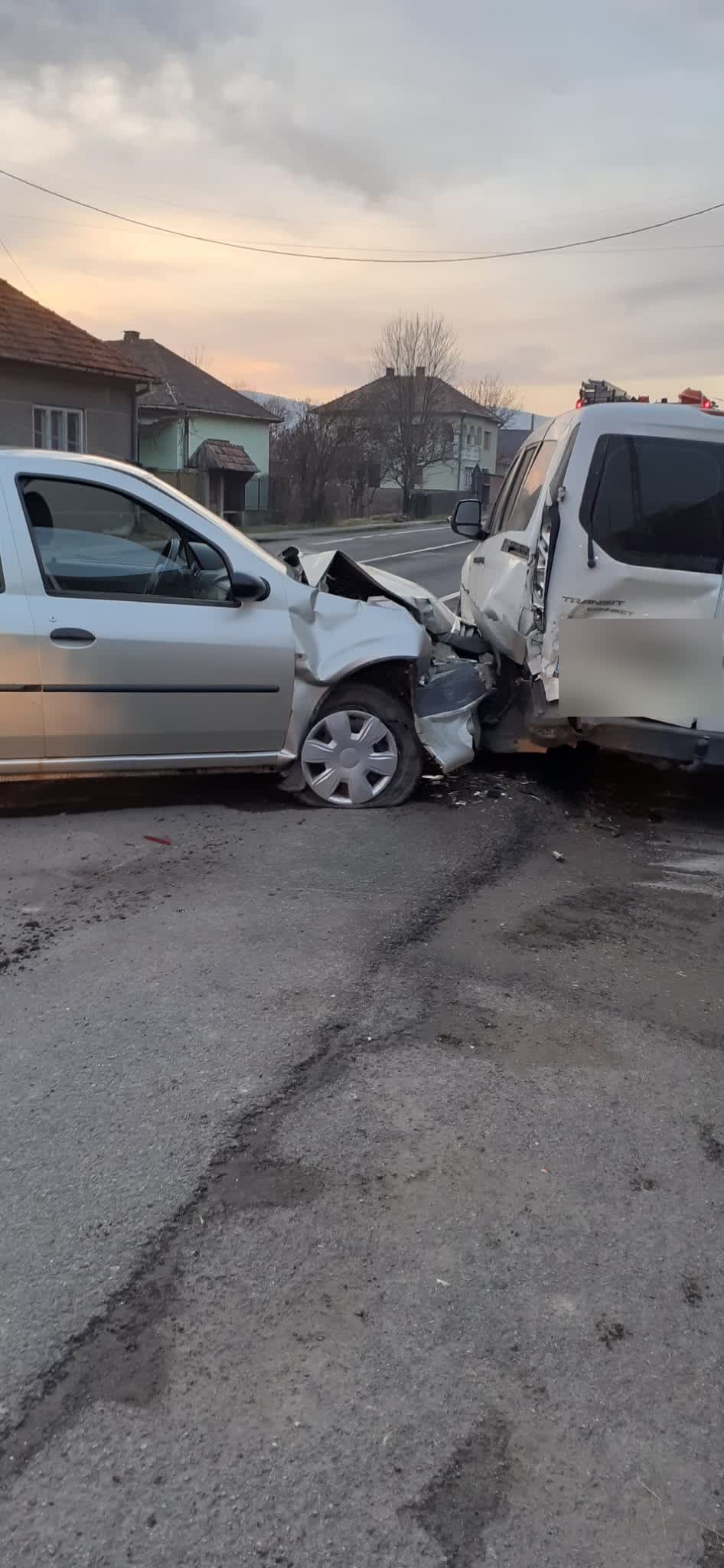 Accident cu trei mașini în Căpușu Mare. A intervenit SMURD-ul
