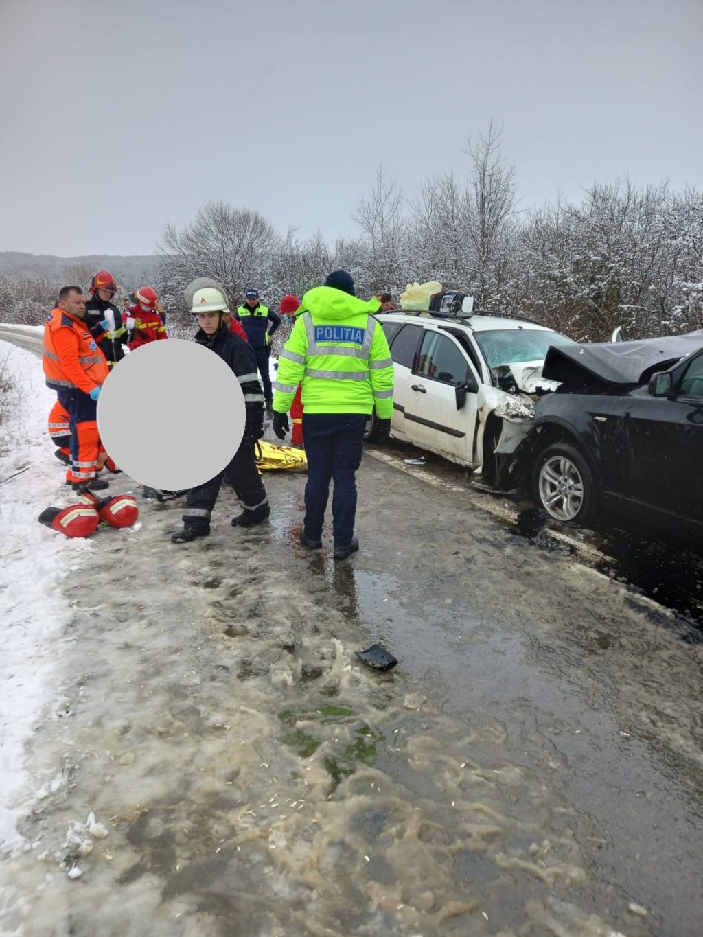 Accident fatal în Bistrița-Năsăud. Un bărbat a murit, iar alte două persoane au ajuns la spital
