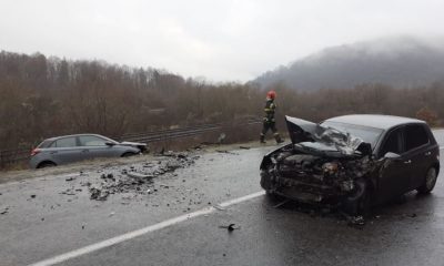 Accident grav la Cluj. Două persoane au rămas încarcerate