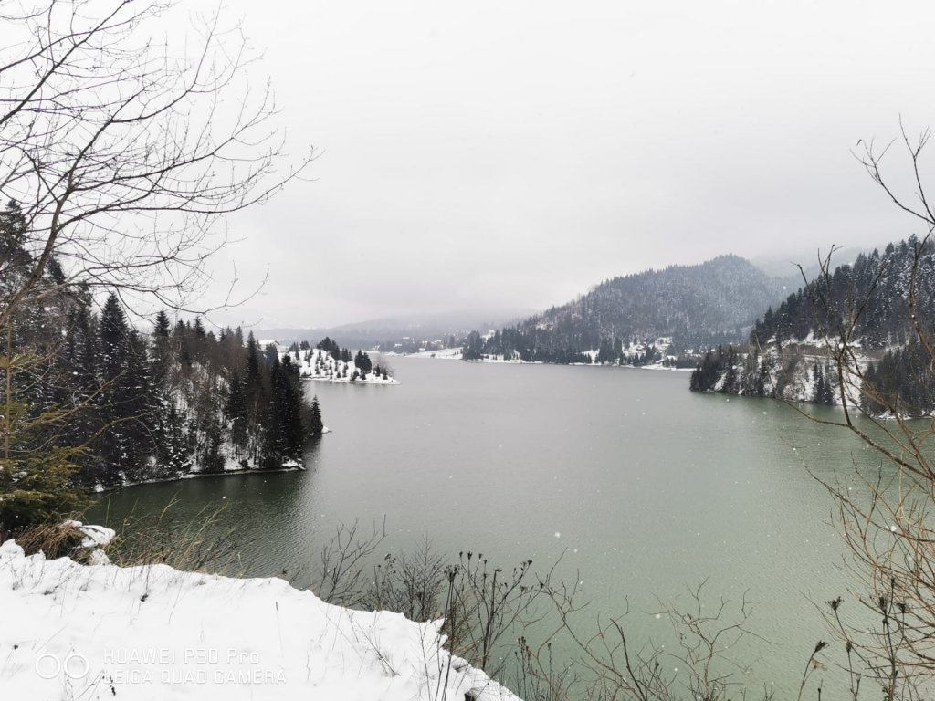 Apele Române: ''Rezervele de apă sunt suficiente pentru toate folosințele'' / 15 centimetri de zăpadă la Vlădeasa