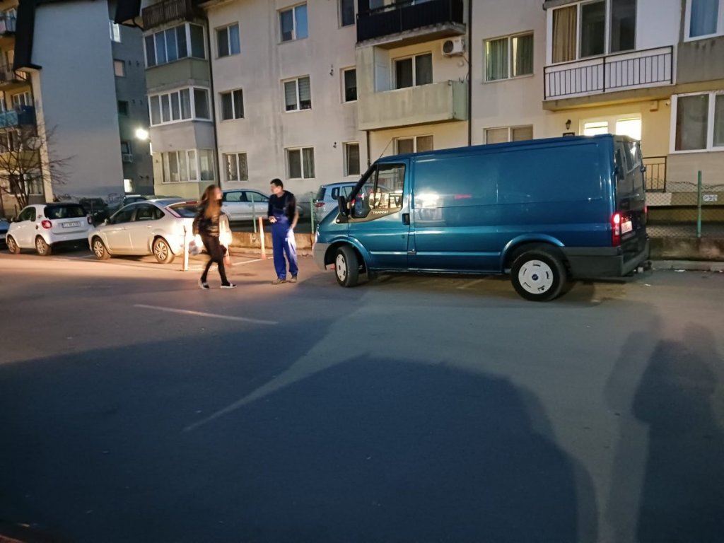”Bătăușa” din Floreşti, care a lovit un bărbat pentru că a staționat câteva minute pe parcarea ei, s-a ales cu DOSAR PENAL