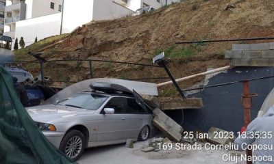 (Foto) Cluj. Un zid s-a prăbușit peste 6 mașini. Ce spune Primăria