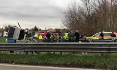 Un autocar cu români s-a răsturnat pe o autostradă din Italia. Răniții, transportați la spital și cu elicopterul