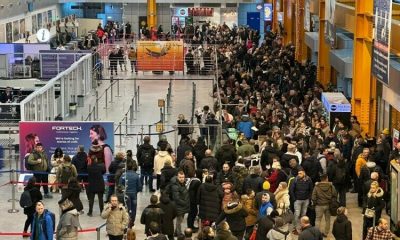 (Video) A fost haos pe Aeroportul din Cluj. Revolta pasagerilor după ce mai multe avioane au fost anulate: "Stau afară la ţigări în loc să ne spună ce se întâmplă" 1