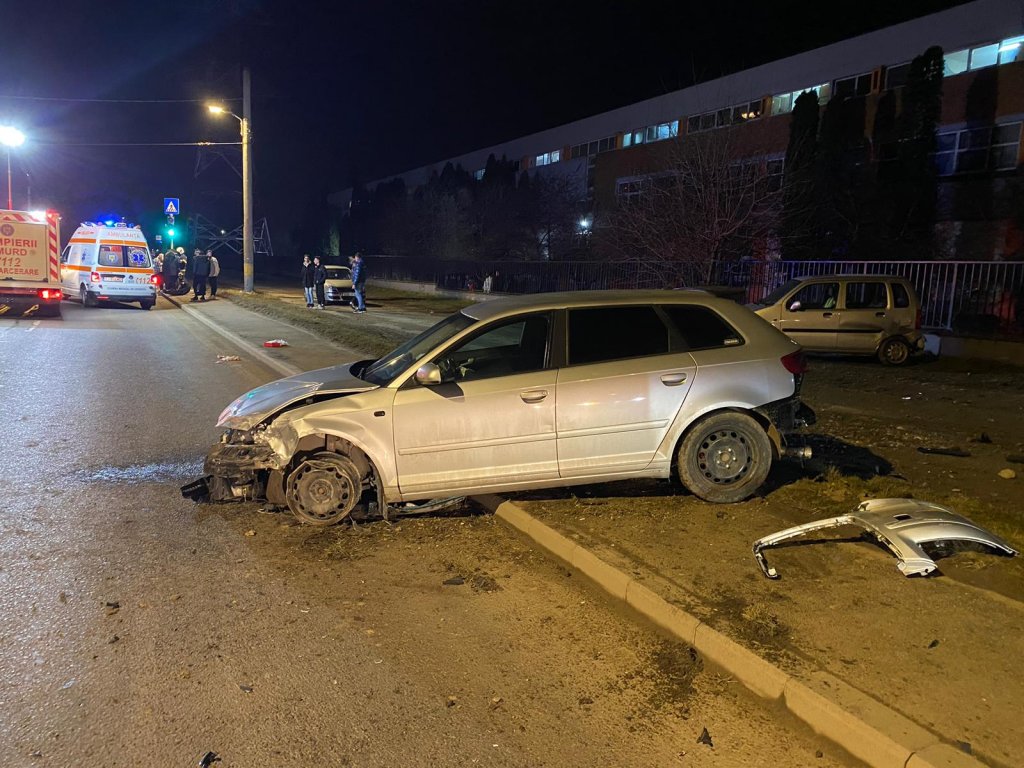 ACCIDENT pe Bulevardul Muncii astă noapte cu 3 mașini implicate