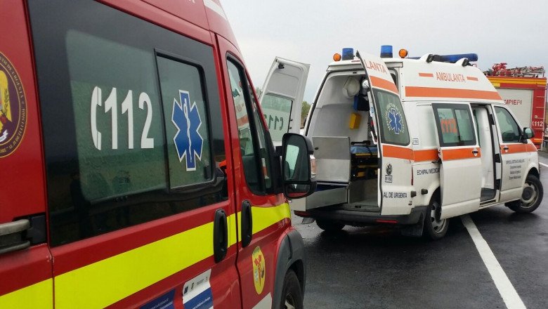 Accident cu două mașini în Baciu. Echipaje ISU, la fața locului