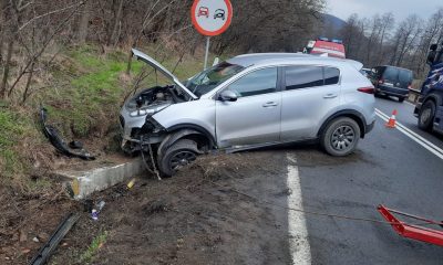 Accident pe Cluj - Oradea. O mașină s-a înfipt într-un cap de pod