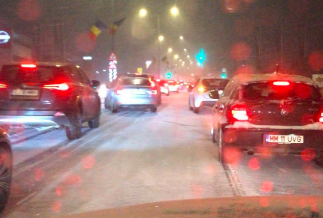 Haos la Cluj din cauza zăpezii! Străzi închise, accidente, drumuri și autobuze blocate