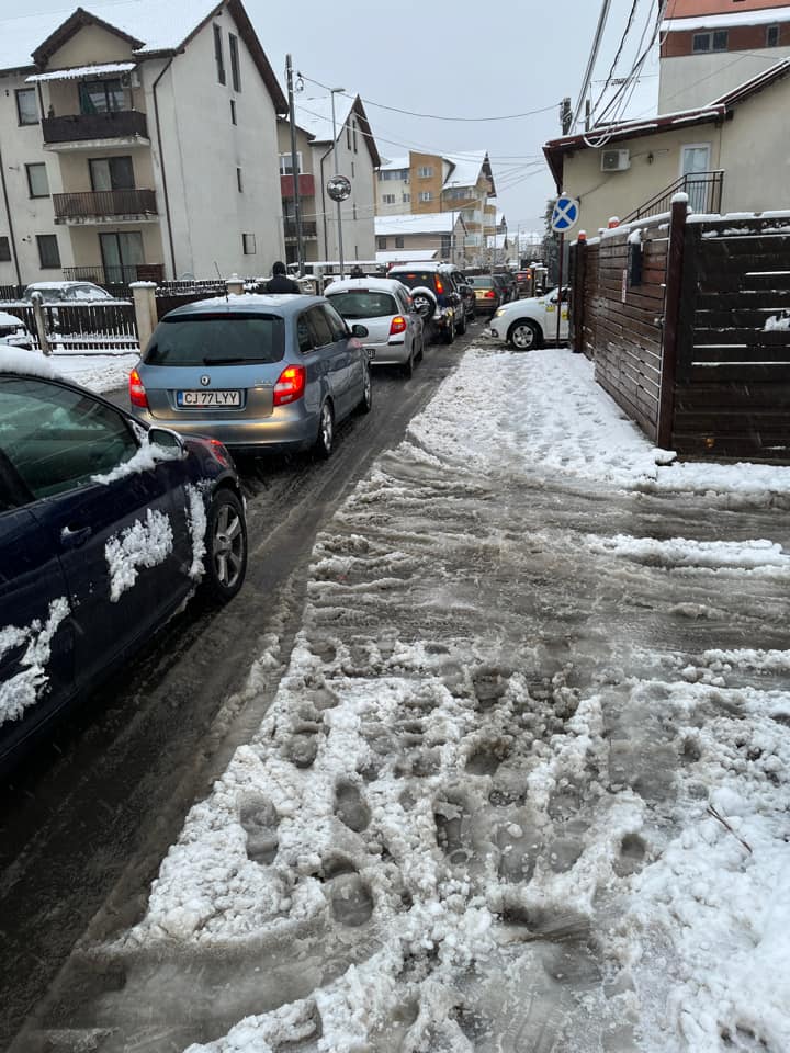 Probleme cu traficul în Florești. Zăpada „i-a luat prin surprindere”. Nici semafoarele nu funcționează 1