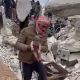 VIDEO emoționant. O femeie a murit după ce a născut în Siria sub dărâmături. Bebelușul a fost salvat