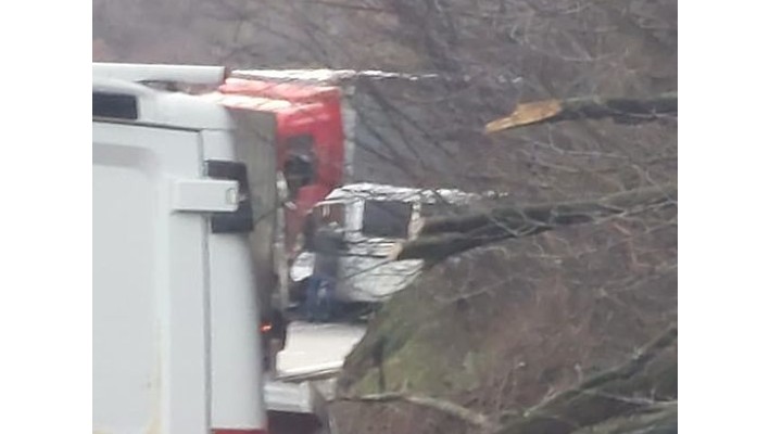 Cluj: Accident grav de circulație între un TIR și un microbuz. 7 persoane rănite, uneia i se aplică manevre de resuscitare