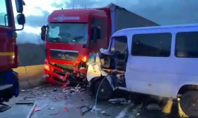 Cluj: Două persoane au murit în accidentul de ieri din Poieni. Șoferul microbuzului a pierdut controlul volanului și s-a ciocnit frontal cu un TIR 1