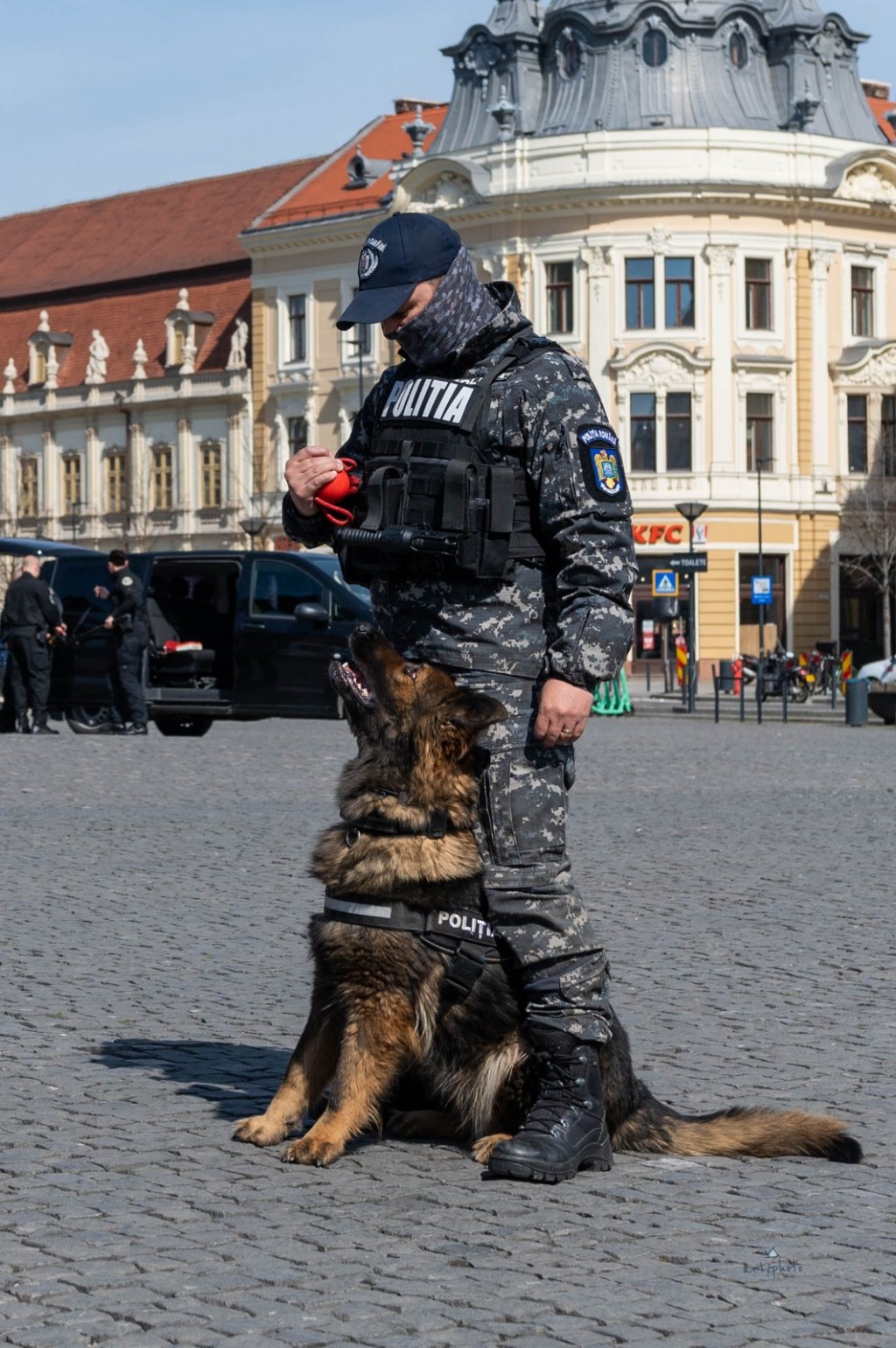 Ziua Poliției Române sărbătorită în centrul Clujului. Oamenii s-au bucurat de tehnica expusă și de demonstrațiile “mascaților”