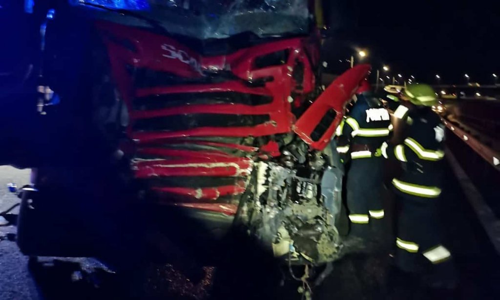 ACCIDENT cu două camioane pe Autostrada Sebeș - Turda. Pompierii au intervenit