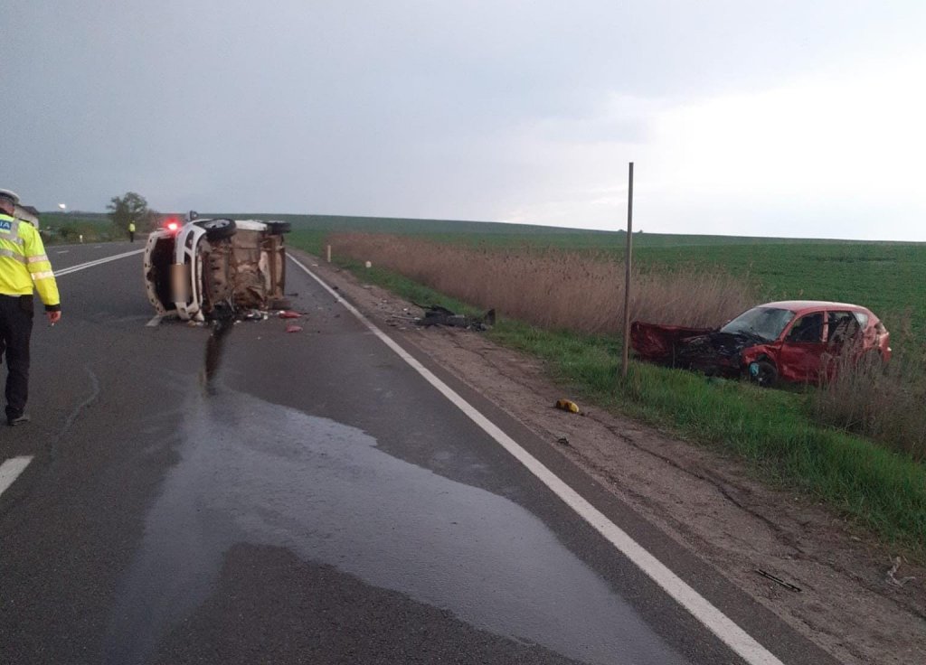 Un nou accident grav pe drumurile Clujului! Trei persoane au ajuns la spital