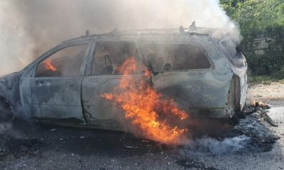 Mașină cuprinsă de flăcări în Cluj. Focul a făcut daună totală