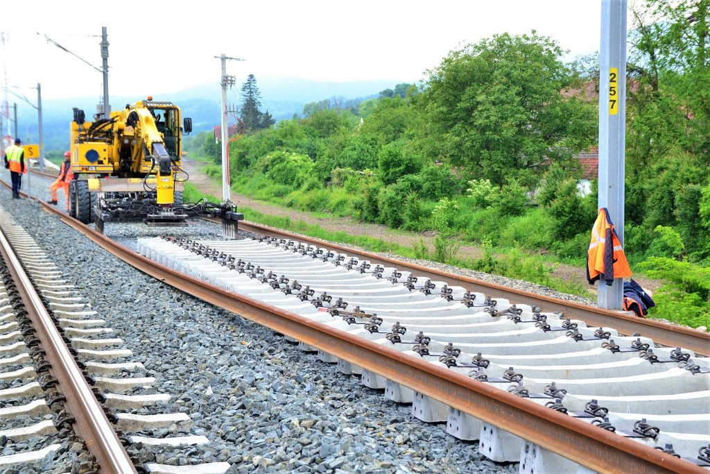 Electrificarea căii ferate Cluj-Oradea va ÎNCHIDE complet circulația feroviară pe mai multe porțiuni