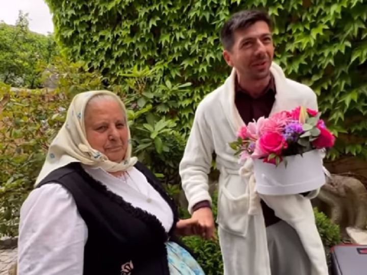 (Video) Bunica Lenuța din Chinteni serbată de ziua ei de naștere. Mircea Bravo i-a făcut o surpriză