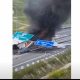 (Video) Un camion a explodat în mers pe A10 Sebeș-Turda. Mașina s-a oprit într-un parapet și a pus la pământ un indicator rutier