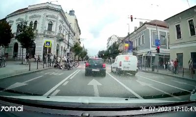 Biciclist din Cluj, ca la popice peste oameni, pe trecerea de pietoni. A secerat o femeie și 2 copii