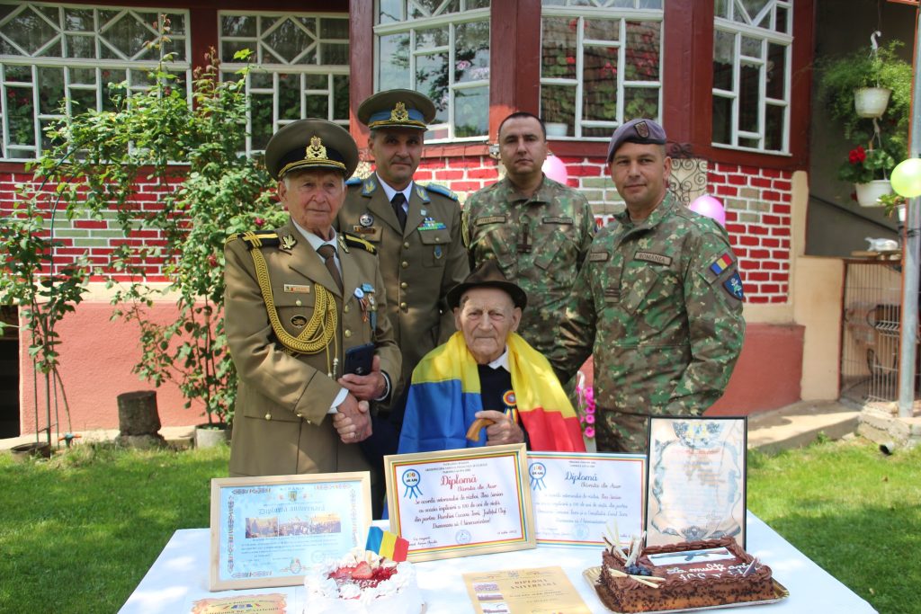 (Foto) Veteranul clujean Simion Ilea, sărbătorit la împlinirea vârstei de 100 de ani