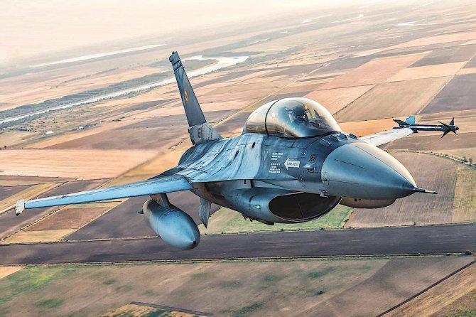 NATO a decis: La o bază aeriană din România se vor antrena piloți ucraineni pe avioane F-16