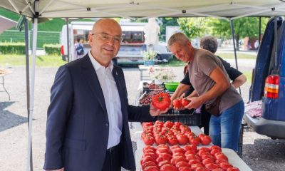 Primarul Boc, cumpărături la început de lună: „Iulie începe cu produse sănătoase de la producătorii locali din piața volantă”