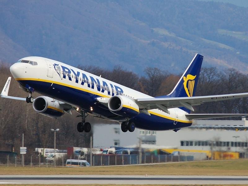 Probleme pentru un zbor Ryanair! Trebuia să ajungă la Iași, dar a aterizat la Cluj