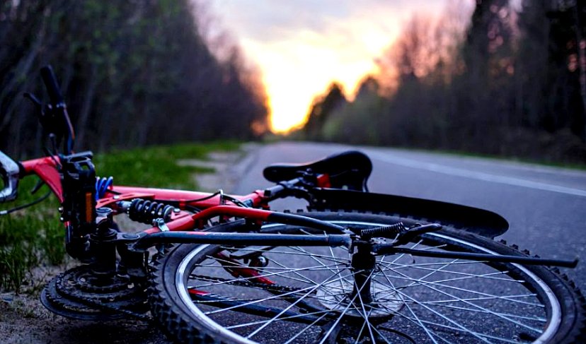 Biciclist MORT pe o şosea din Cluj. Poliţia cercetează cauza decesului