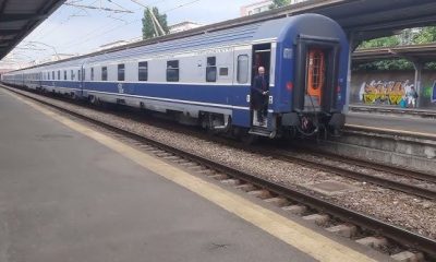 Incident cu un tren de călători Cluj-Napoca – București Nord. Un vagon a rămas fără ușă