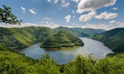 Misterul Lacului Tarnița din Cluj: Legende cu lostrițe de 3 metri și aventuri subacvatice!