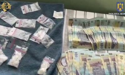 Trei traficanți de droguri, reținuți de polițiștii din Cluj. Au fost confiscate arme, sume mari de bani și substanțe periculoase