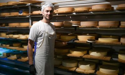 Un tânăr antreprenor a reușit la Cluj să își creeze propriul brand de brânză. A făcut studii în Elveția, dar a ales să vină acasă și să facă brânzeturi