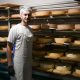 Un tânăr antreprenor a reușit la Cluj să își creeze propriul brand de brânză. A făcut studii în Elveția, dar a ales să vină acasă și să facă brânzeturi