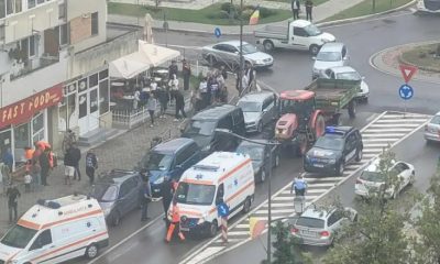 (Video) Cluj: Bătaie în plină stradă în Câmpia Turzii. 5 persoane au ajuns la spital. 30 de mascați și 20 de polițiști au venit în zonă 1