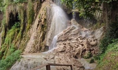 (Video) O cascadă spectaculoasă din Transilvania s-a prăbușit. Turiștii făceau baie în ea fără să simtă pericolul 1