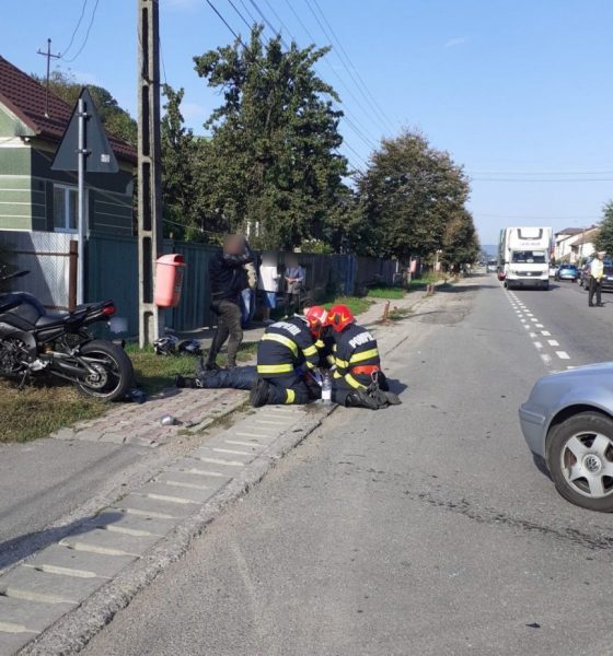 ACCIDENT în Gilău între un autoturism și o motocicletă. Bărbat, transportat de urgență la spital