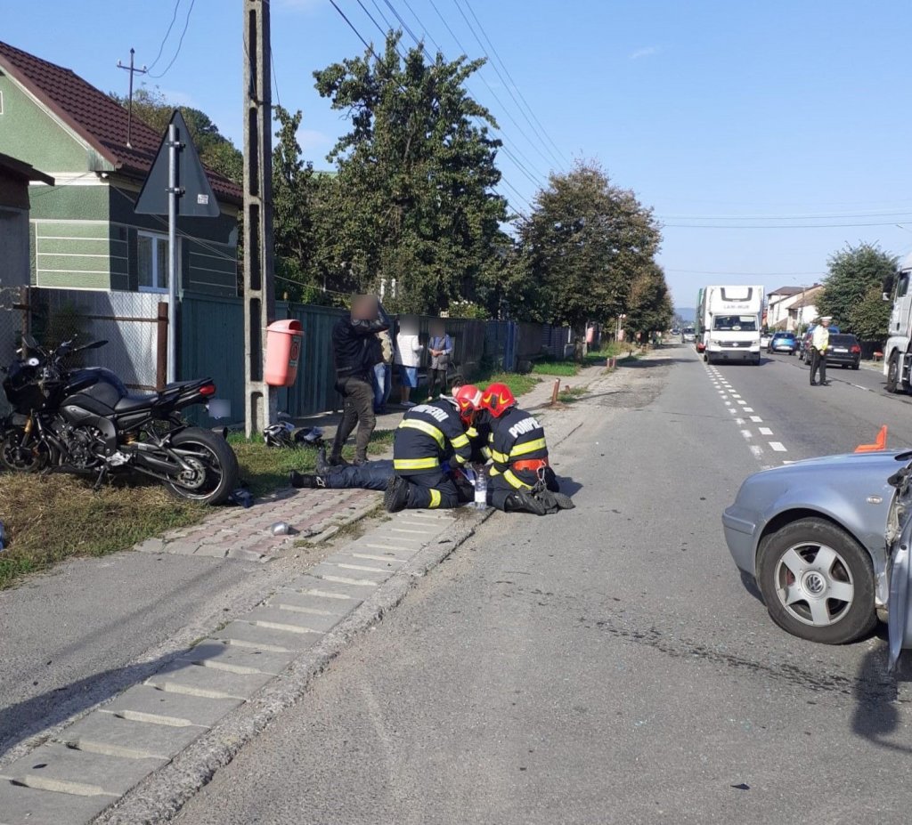 ACCIDENT în Gilău între un autoturism și o motocicletă. Bărbat, transportat de urgență la spital
