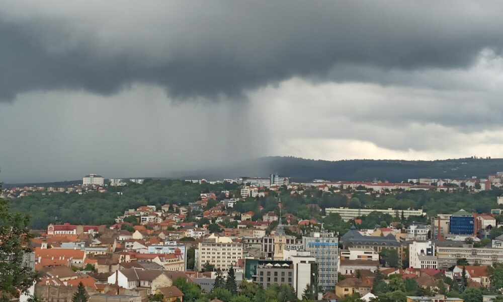 Avertizare meteo ANM de vijelii şi ploi torenţiale de până la 40 de l/mp pentru Cluj. Meteorologii au emis Cod Galben!