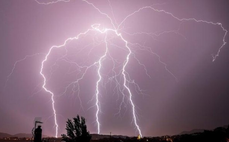 COD PORTOCALIU de fenomene meteo extreme în mai multe localități din Cluj! A fost emis mesaj RO-ALERT