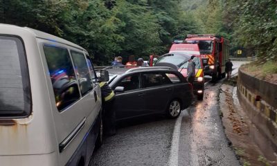 Coliziune între două mașini în Cluj. Paramedicii SMURD au evaluat medical două persoane