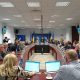 După aproape 3 ani de mandat, consilierii județeni s-au întâlnit față în față la prima ședință de Consiliu Județean organizată în format fizic în luna aprilie 2023. Foto: monitorulcj.ro