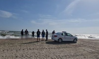 O tânără a fost găsită moartă de către câţiva turişti, joi, pe o plajă din staţiunea Mamaia/ Foto: Ziua de Constanța