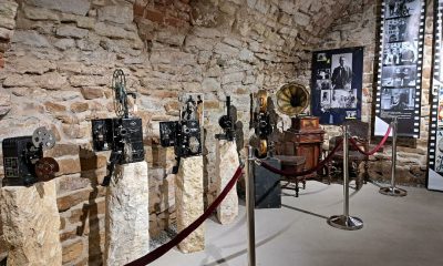 Exponate din Muzeul Cinematrografiei, deschis la Cluj pe strada Universității. Foto: monitorulcj.ro