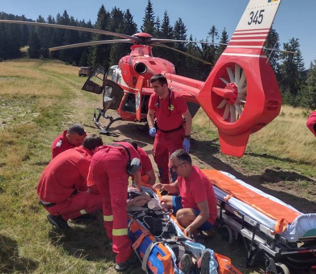Intervenția salvatorilor montani în cazul unui accident/Foto: Salvamont Salvaspeo Bihor Facebook.com