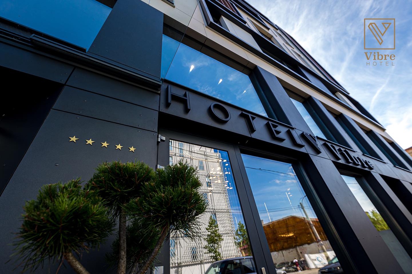 (Foto) În Cluj Napoca s-a deschis un nou hotel de 5 stele. Investiție de 15 milioane de euro