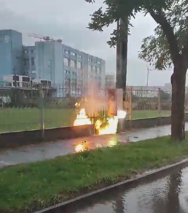 Incendiu la o țeavă de gaze de pe Bulevardul Muncii. FOTO: Captură video