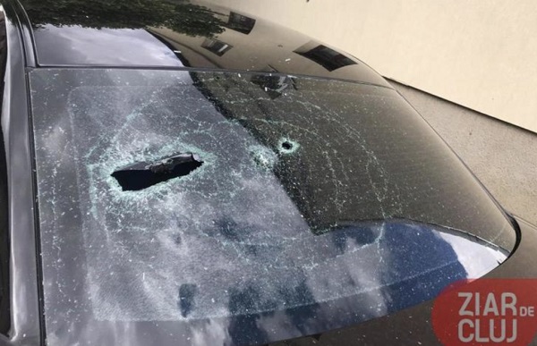 Mașina jurnalistului Liviu Alexa a fost vandalizată în luna mai 2019. Polițiștii nu au găsit niciodată făptașul