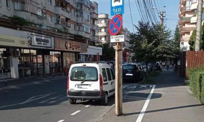 Lucrări a la Cluj: Stand de taxi pe trotuar, cu un stâlp pe mijloc